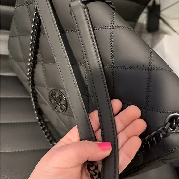 Tory Burch Willa Quilted Shoulder Bag in matte black, silver and black hardware - Picture 5 of 10